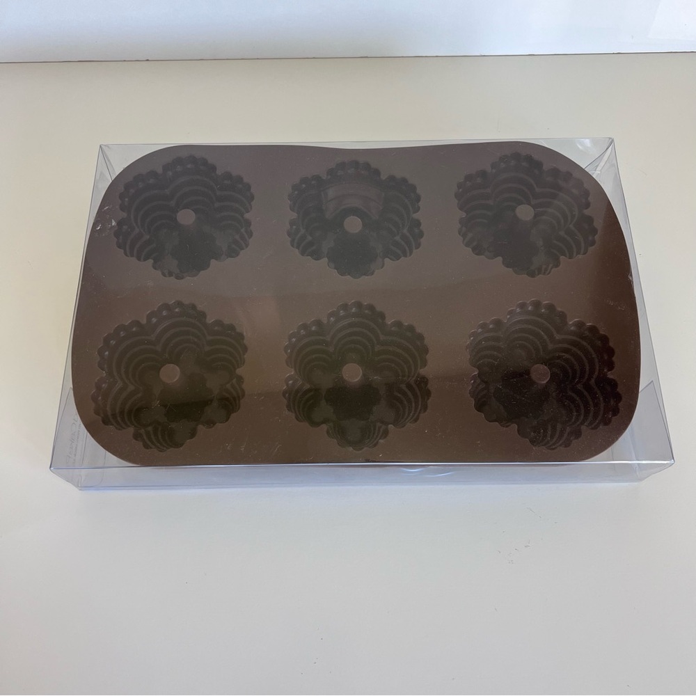 Crate and Barrel‎ Mini Tiered Cake Pan